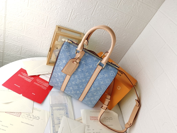 ルイヴィトンバッグ背面デザイン